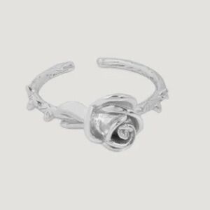 En Route Wild Rose Ring in Silver
